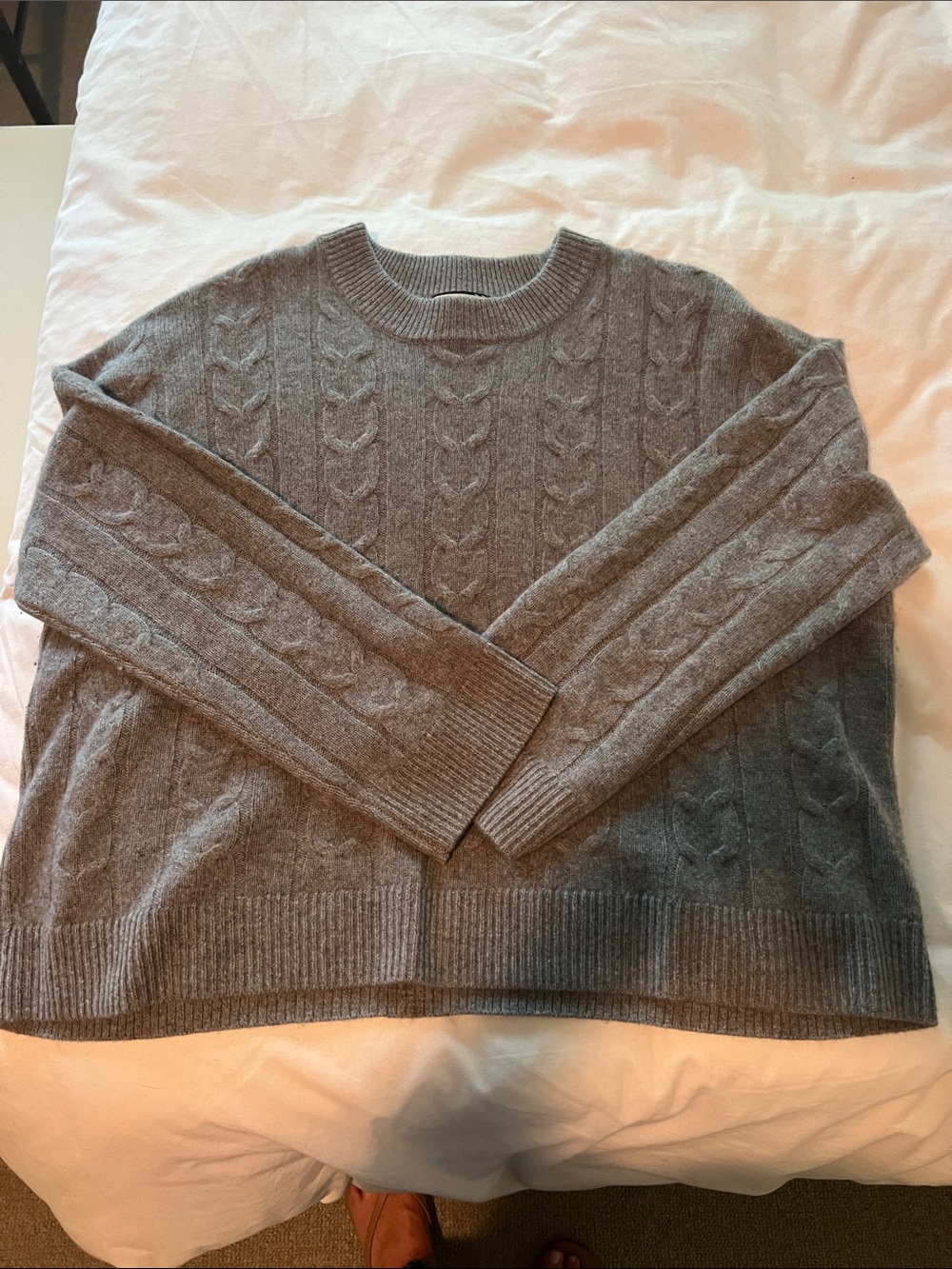 Women’s cashmere Grey Cable Knit Crewneck Sweater